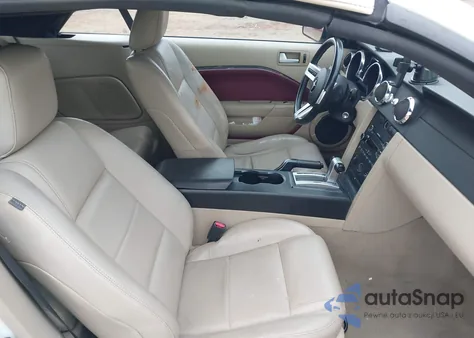 2008 Ford Mustang V6 Deluxe/V6 Premium z USA, uszkodzony, nr VIN 1ZVHT84N385144281